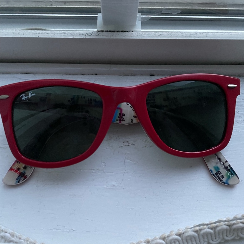 Limited edition Red ray-ban wayfarer with map on the inside